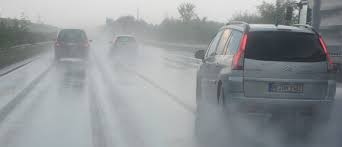 paisaje.carros.neblina